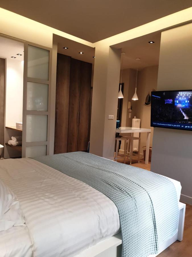 아테네 Renovated Studio With Roof Garden Access, 15 M Walk To Acropolis 아파트 외부 사진