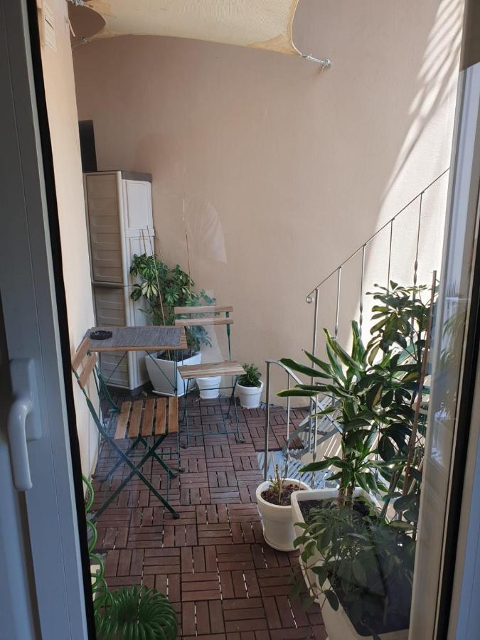 아테네 Renovated Studio With Roof Garden Access, 15 M Walk To Acropolis 아파트 외부 사진