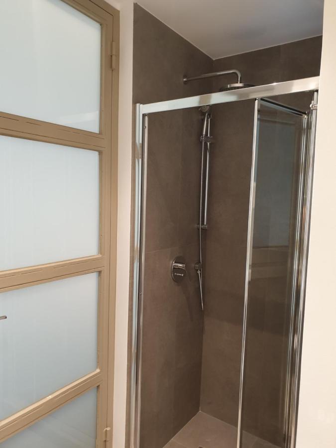아테네 Renovated Studio With Roof Garden Access, 15 M Walk To Acropolis 아파트 외부 사진