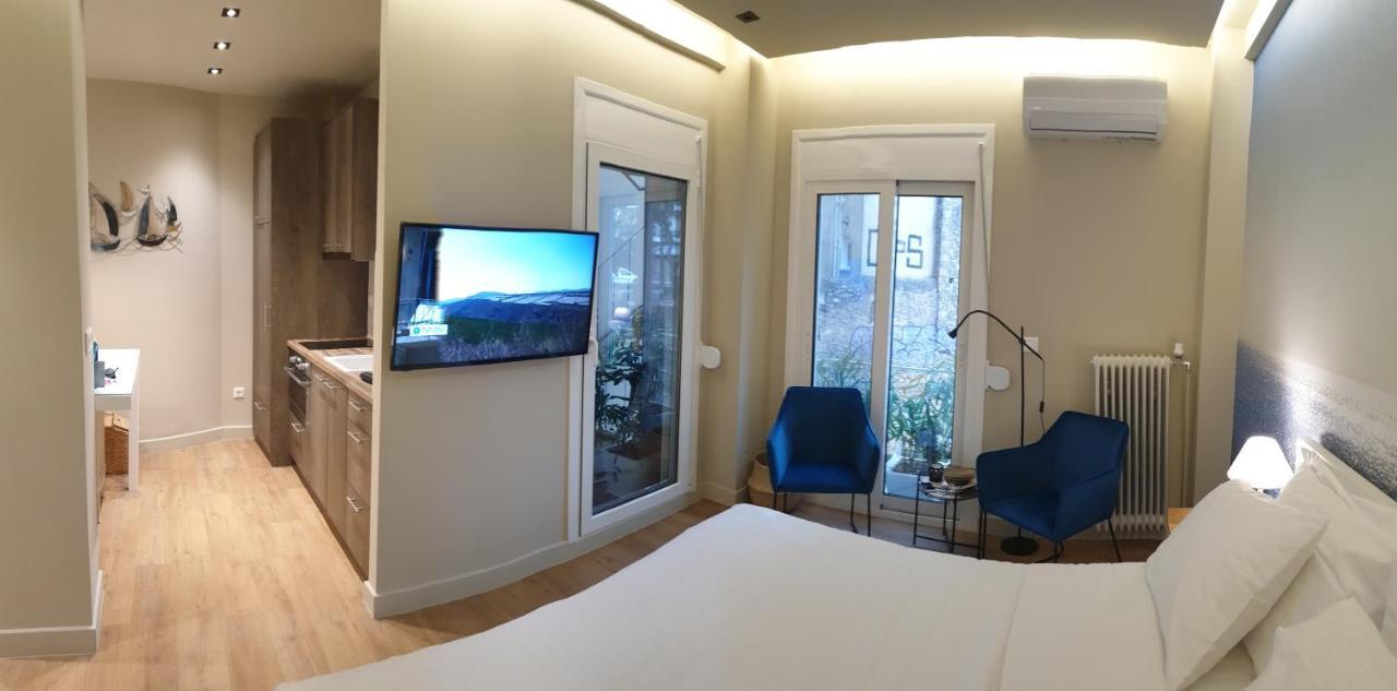 아테네 Renovated Studio With Roof Garden Access, 15 M Walk To Acropolis 아파트 외부 사진